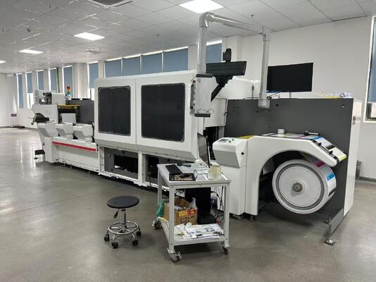 เครื่องพิมพ์ดิจิทัลแบบพิมพ์สองด้านแบบมโนโครม์ พร้อมเทคโนโลยีหมึกสีบนพื้นฐานน้ําที่ออกแบบเพื่อพิมพ์คําตอบ