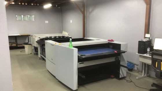 แรงดันไฟฟ้ามาตรฐาน 220V เครื่องทำเพลทความร้อน ปี 2020 ขนาดทางกายภาพ 2300*1255*1200 มม. ความแม่นยำในการทำซ้ำของเพลท ± 5 μm